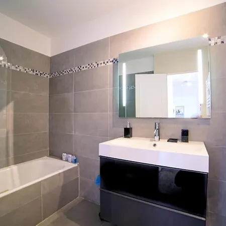 Cap Les Pins Furnished Flat * Antibes